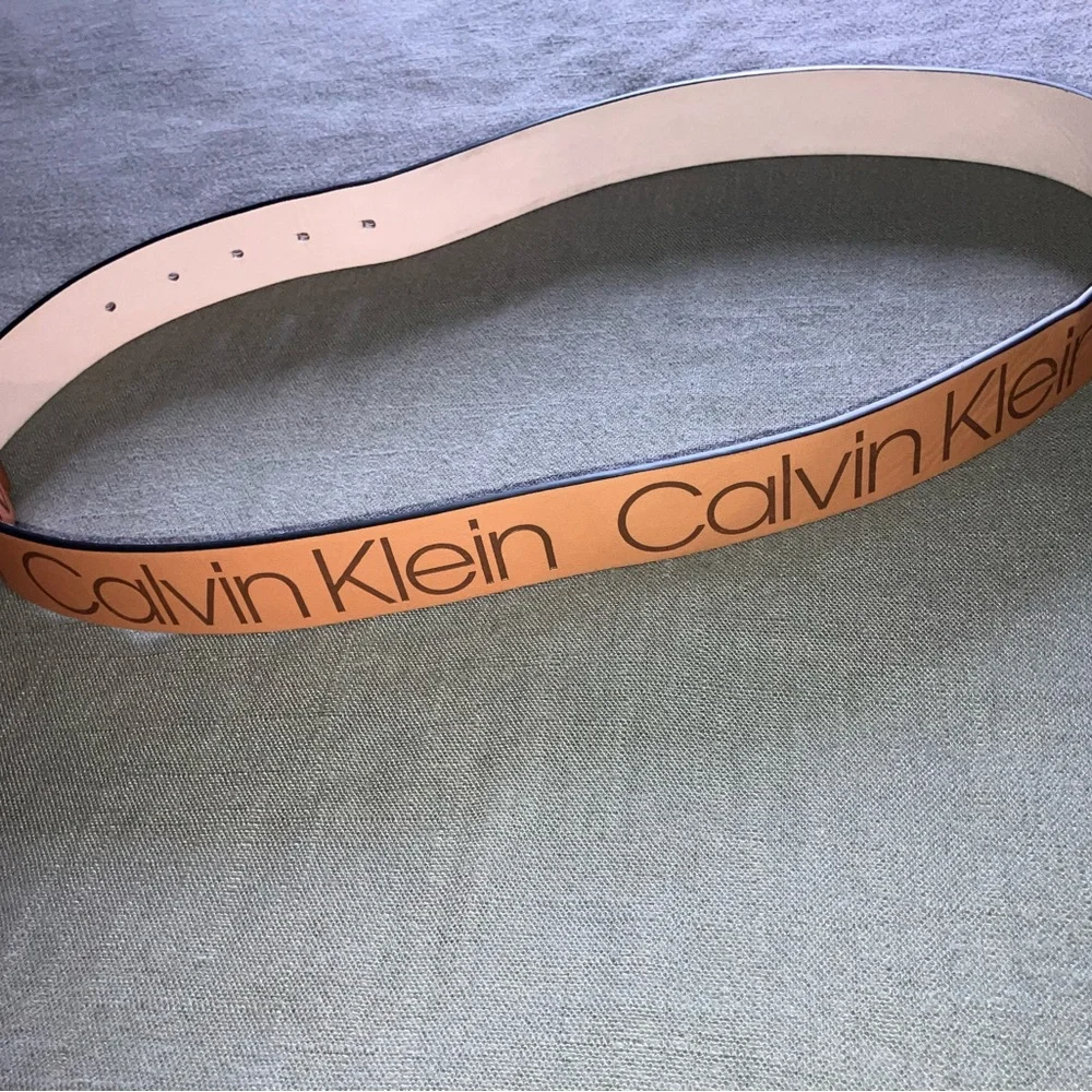 Calvin Klein Brown Leather Belt with Sleek Buckle - Picture 2 of 10